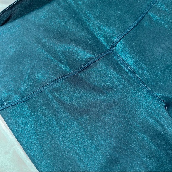 EUC Women’s IVL Green Shimmer Leggings Size 4 - Picture 3 of 5